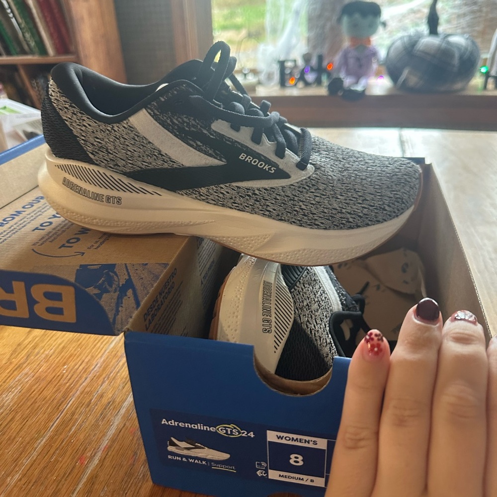 Brooks Women's Adrenaline GTS 24 Black and White Athletic Shoes